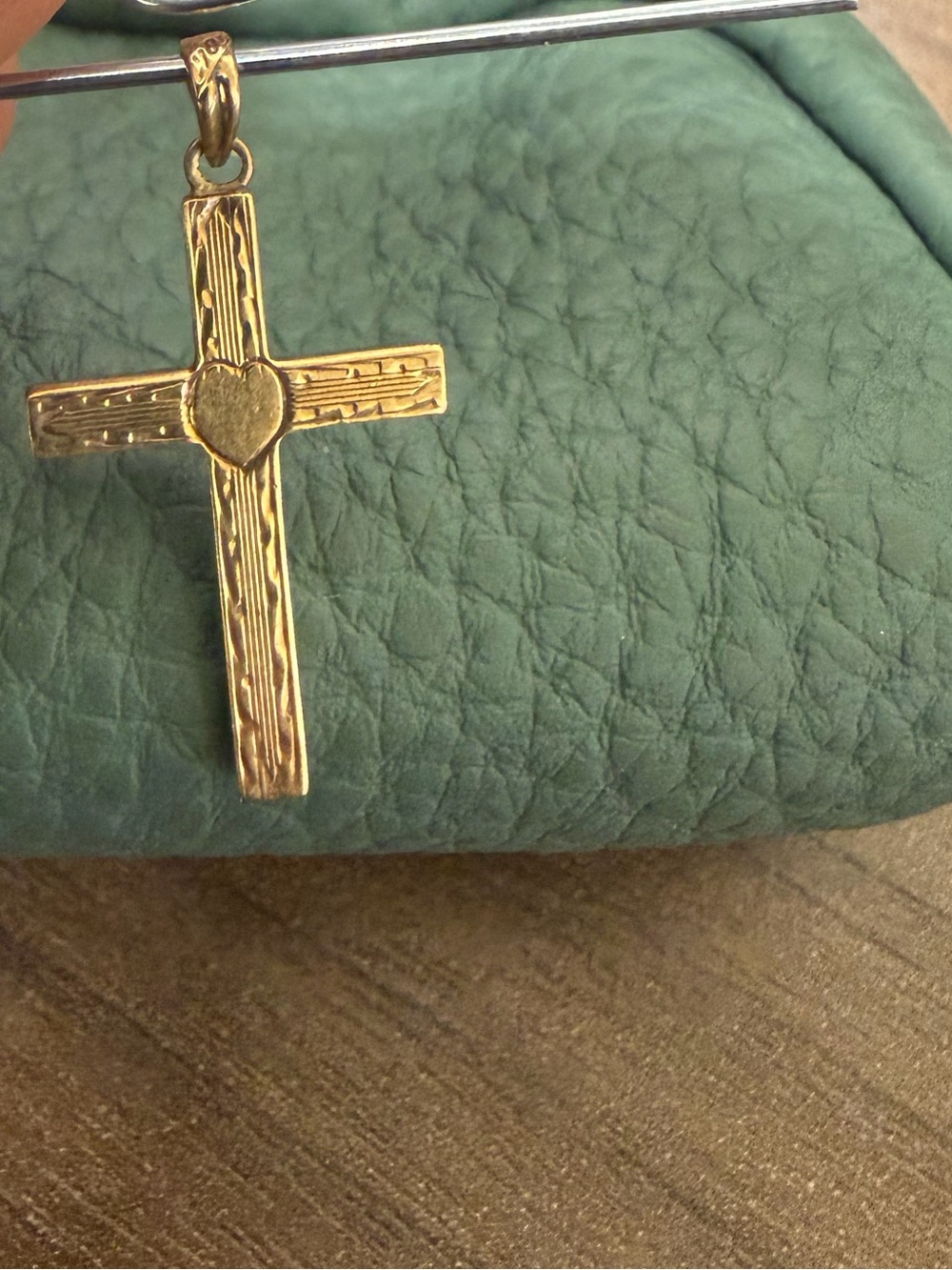 10k Gold Cross Pendant / charm w/ heart - Picture 5 of 7